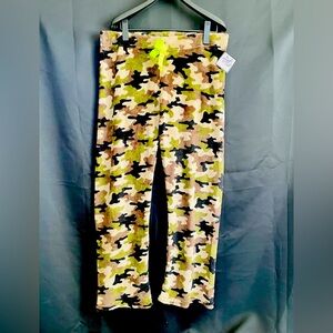 NWT Rue 21 Women’s Large Camouflage Print soft pajama